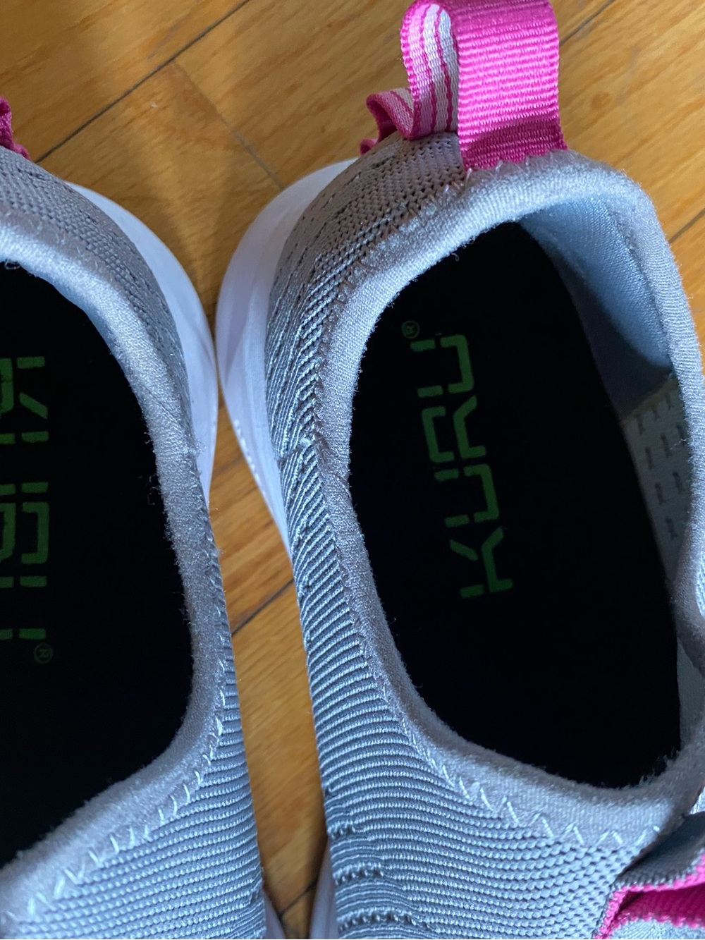 Kuru Slip-On Knit Sneakers in Gray with Pink Accent women’s sz 8 1/2 like new - Picture 5 of 11